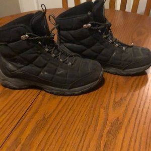 Men’s Columbia winter boots.